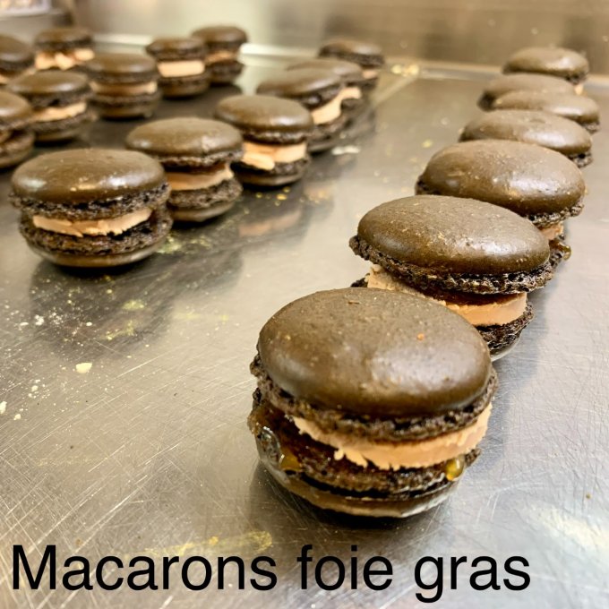 Macaron salé au foie gras et confit de figue